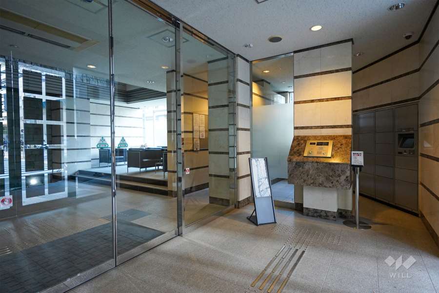 エントランスはオートロック付きです。　