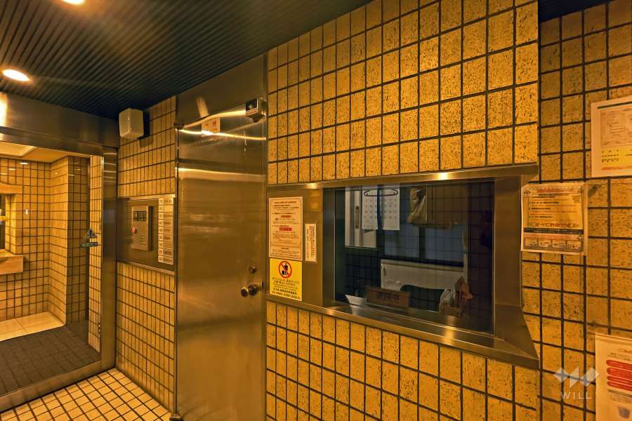 エントランスはオートロック付きです。