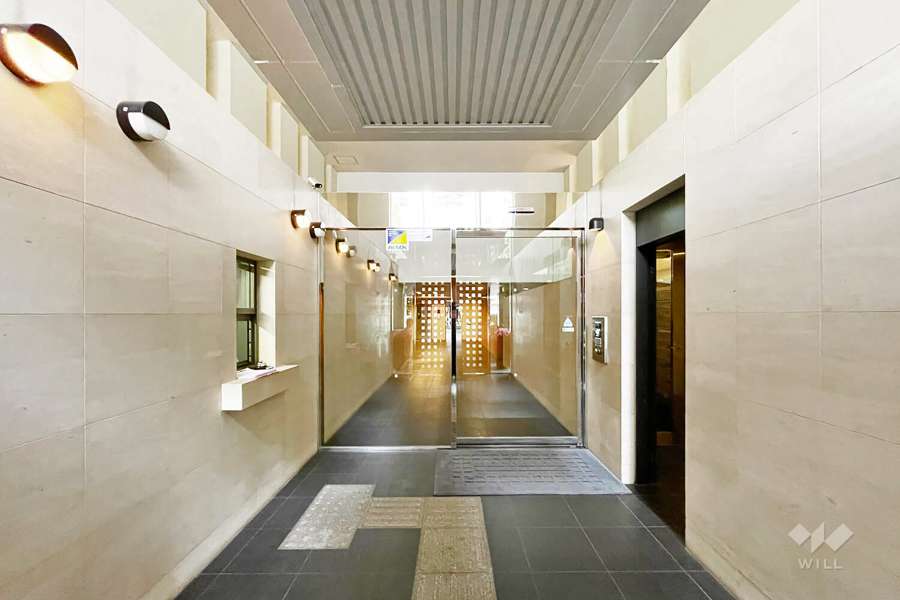 エントランスはオートロック付きです。