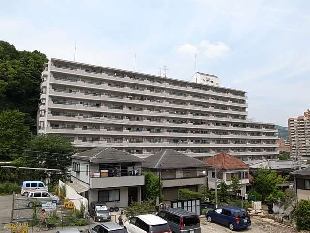 敷地南側を塩谷川が流れています。