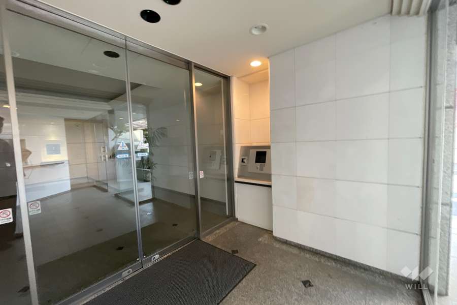 エントランス内はオートロック付きです。