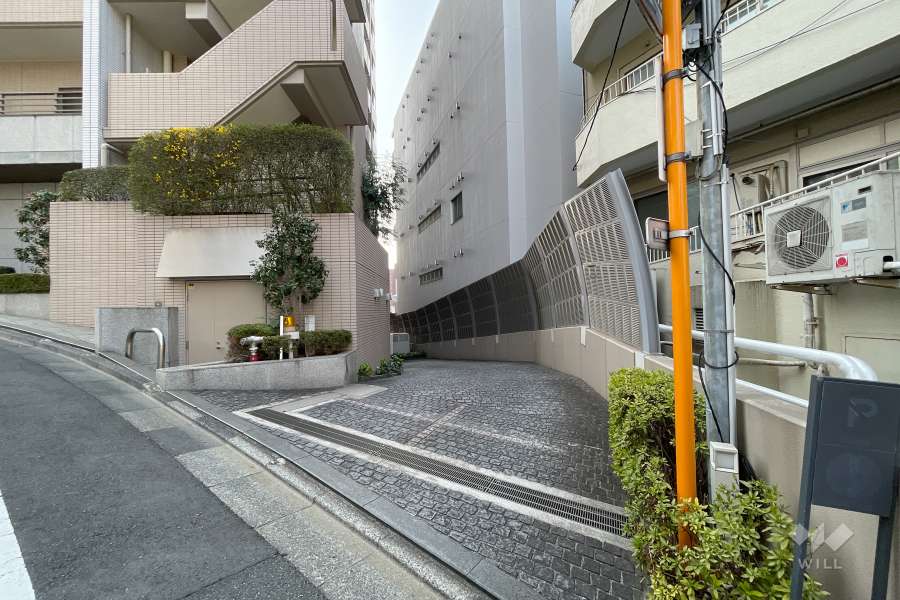 駐車場の出入り口