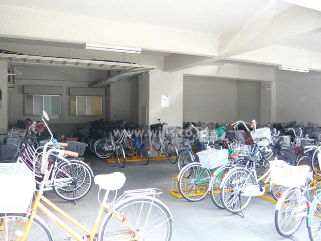 屋内にある駐輪場