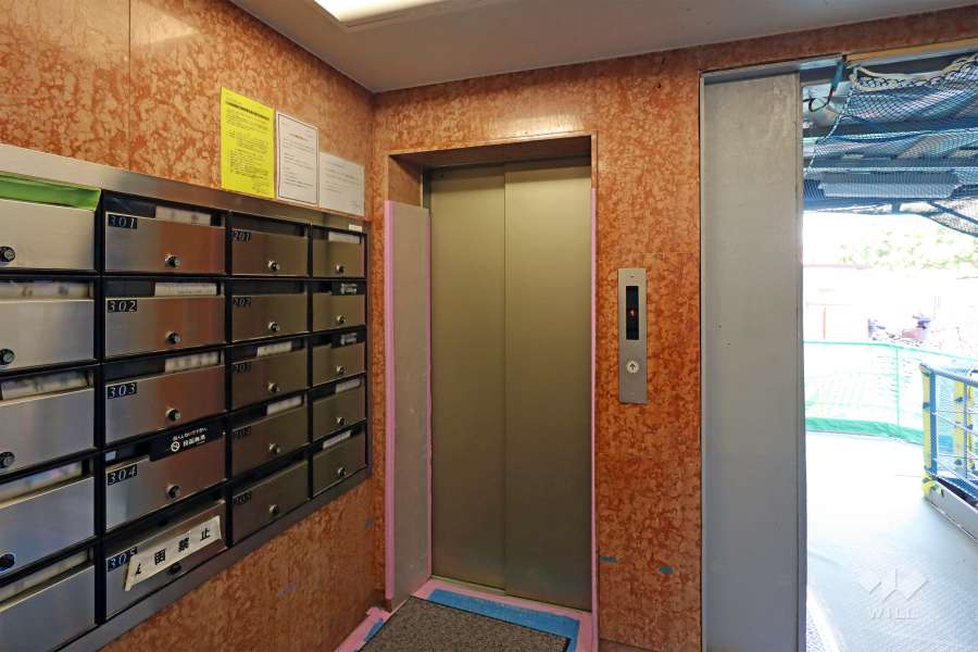 エントランスと共用ポスト