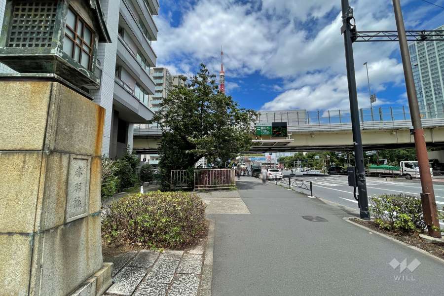 敷地東側は国道1号に面しています。