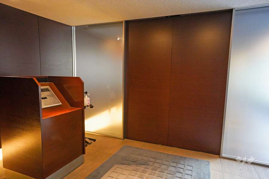 エントランスはオートロック付きです。