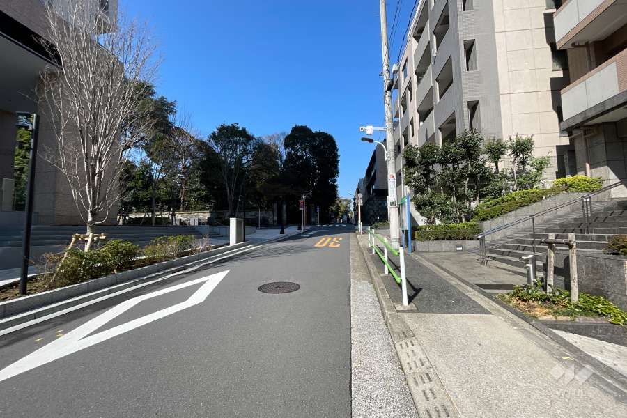 敷地南側の前面道路
