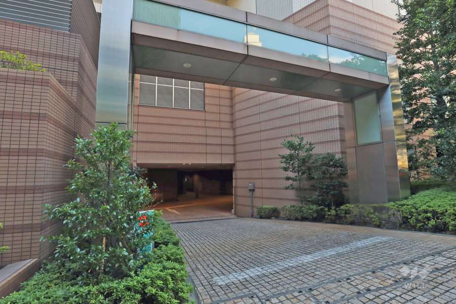 地階にある敷地内駐車場（屋内平面式）への出入り口