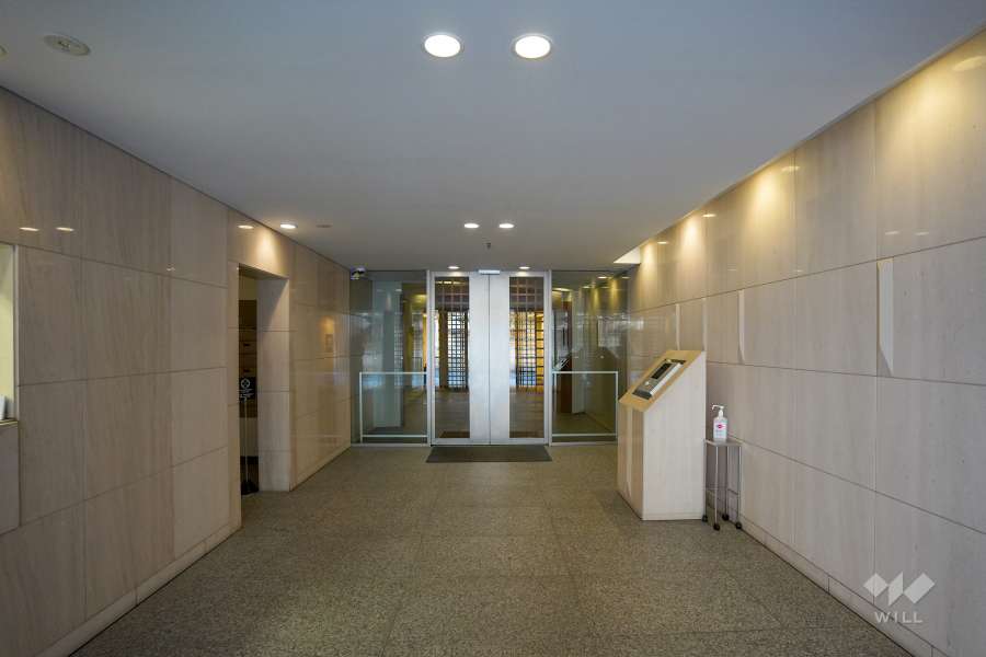 エントランスはオートロック付きです。