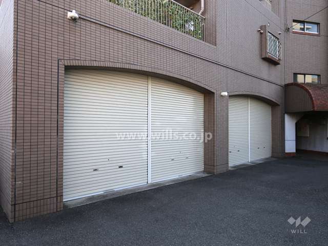 敷地内駐車場（シャッター付き）