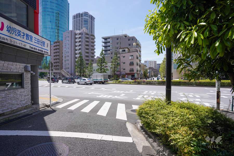 敷地南側の前面道路