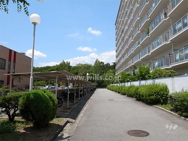 バイク置き場・駐輪場（敷地南部分）