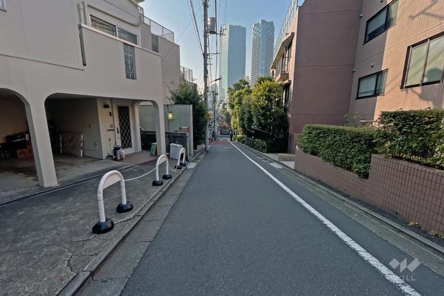 敷地東側の前面道路