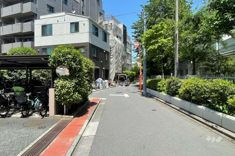 敷地東側の前面道路