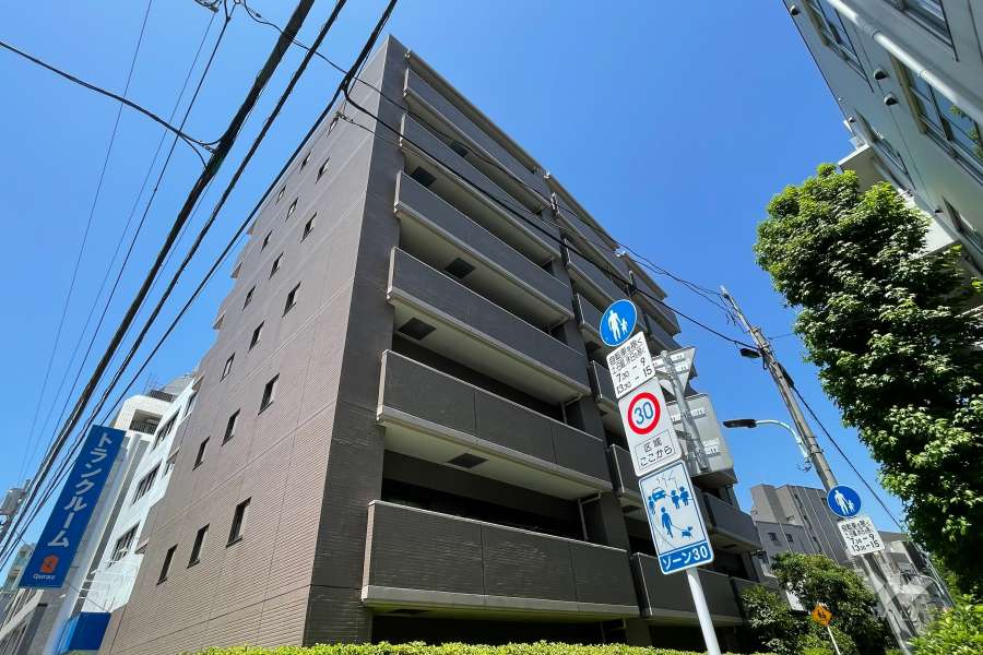 パルテール白金の外観（南東側から）