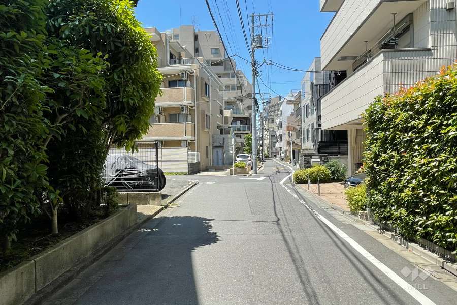 敷地北側の前面道路
