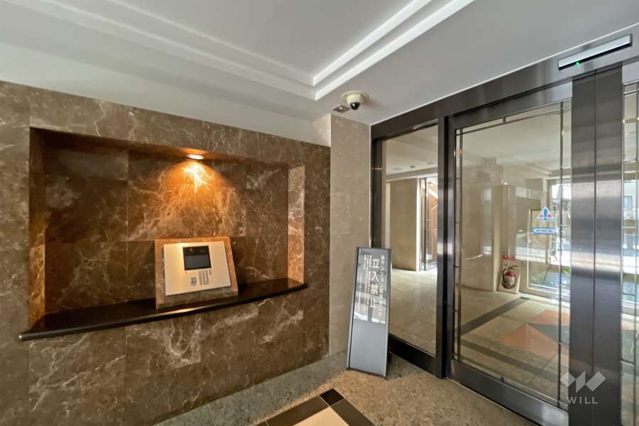 エントランスはオートロック付きです。