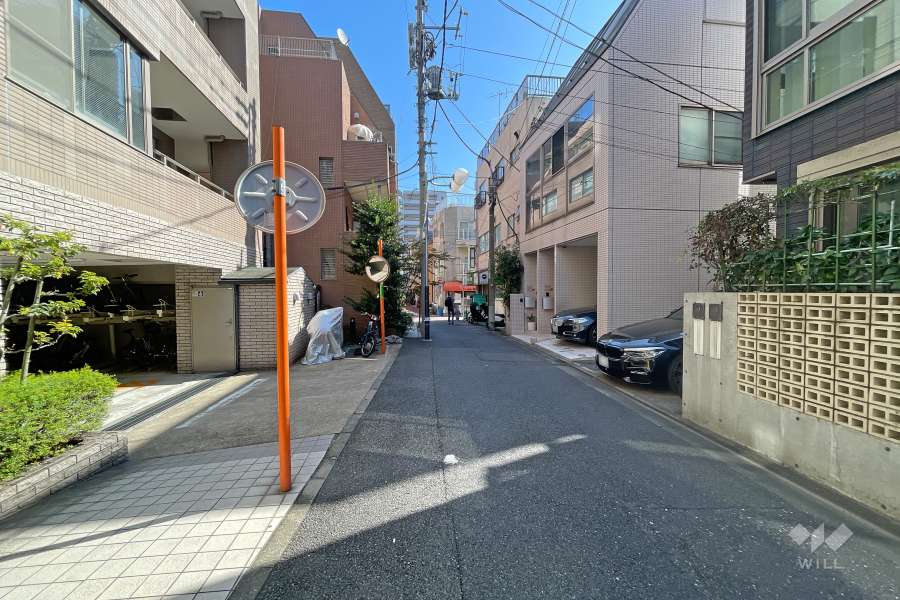 敷地南側の前面道路
