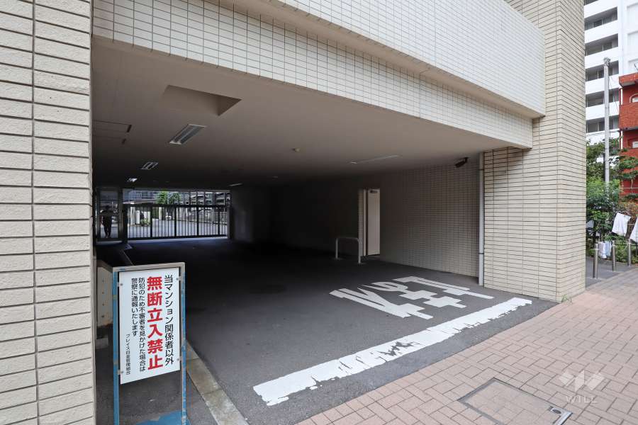 駐車場の出入り口