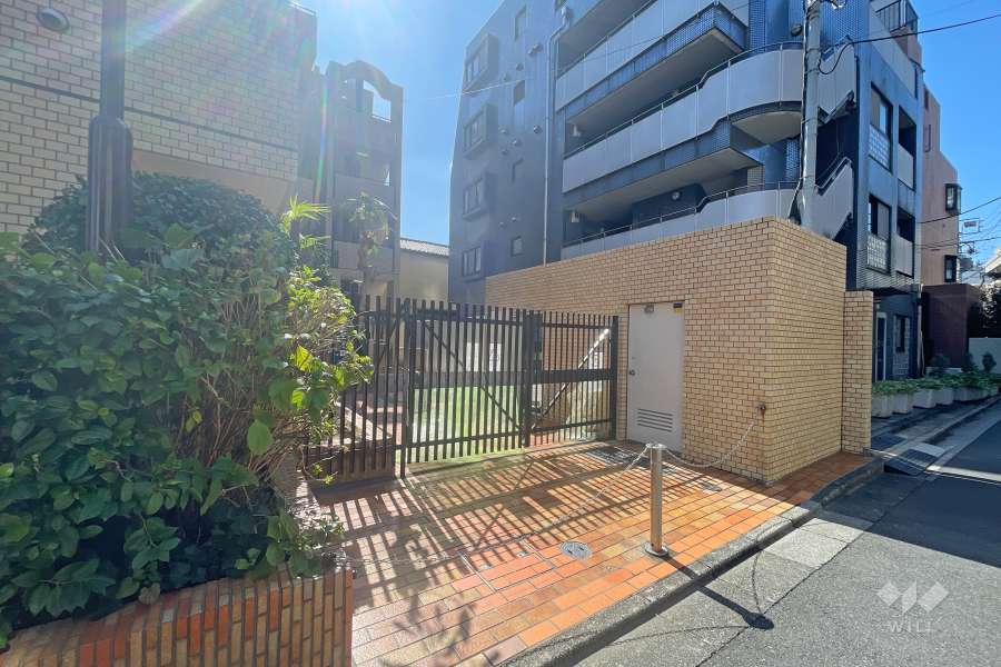 駐車場の出入り口