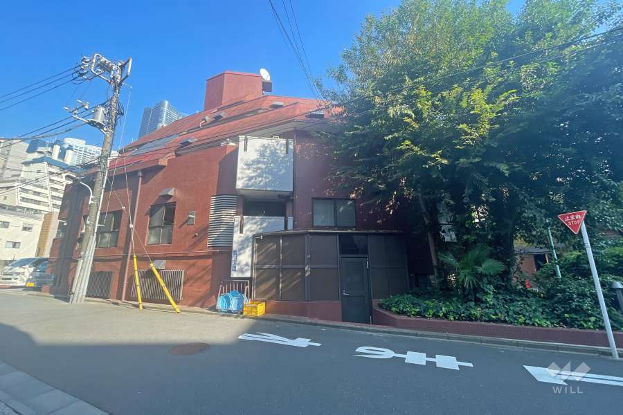 ライオンズマンション六本木の外観（南西側から）