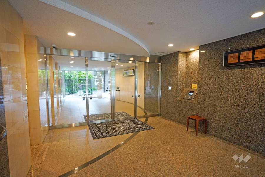 エントランスはオートロック付きです。