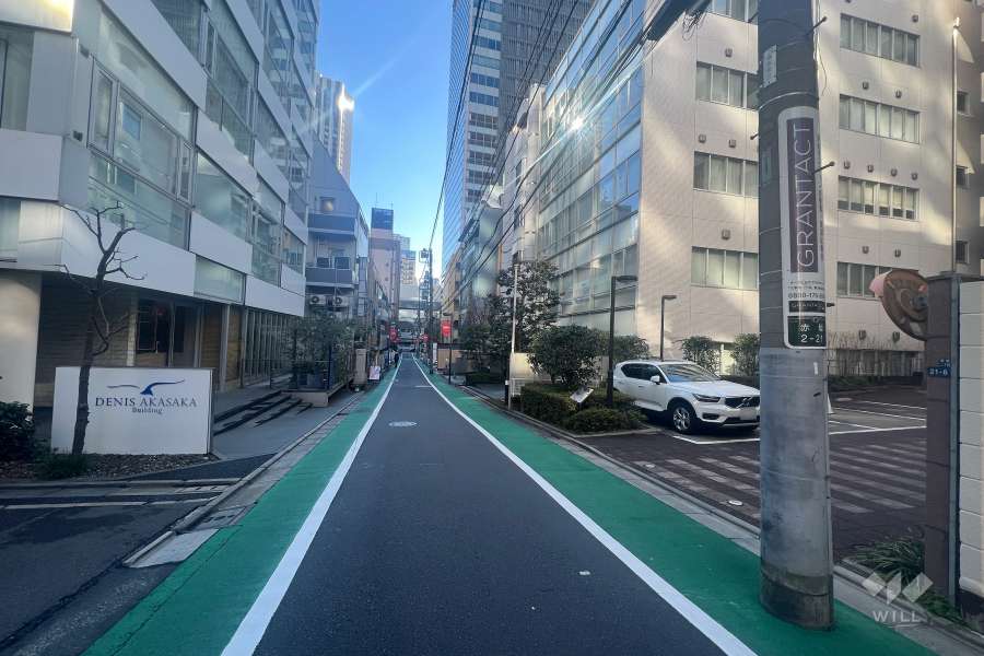 敷地北東側の前面道路