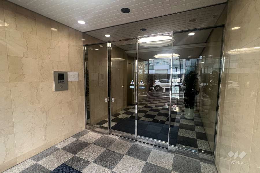 エントランスはオートロック付きです。