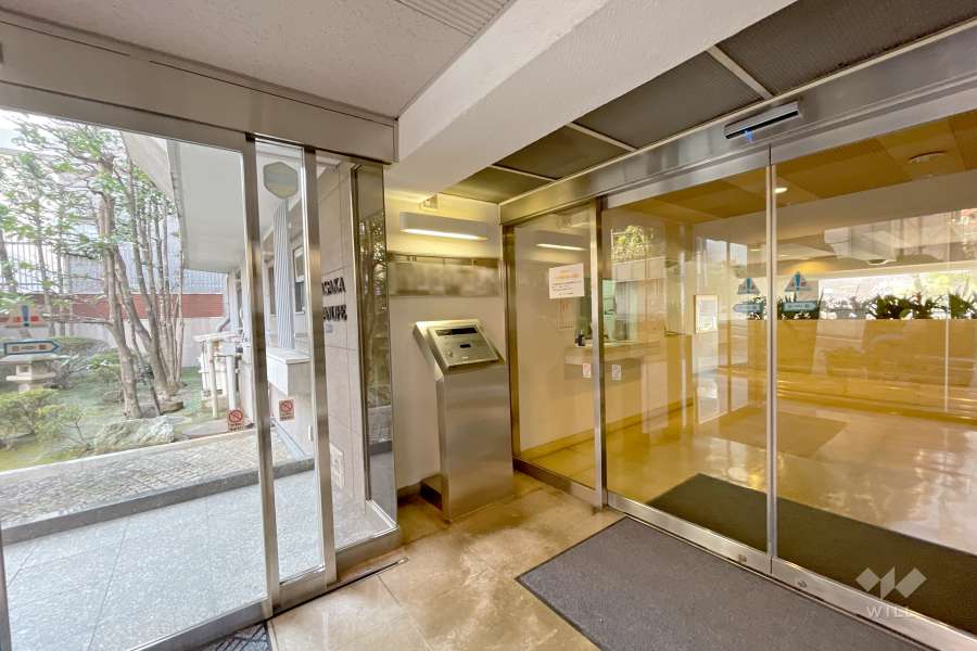 エントランスはオートロック付きです。
