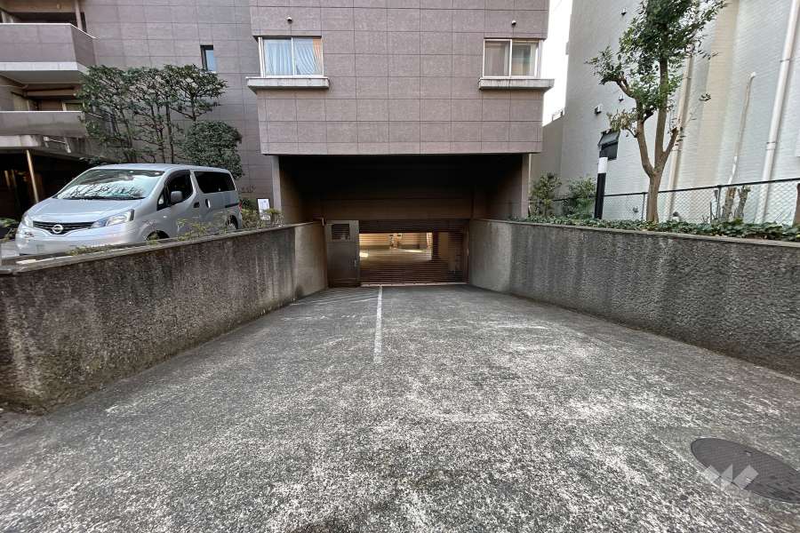 駐車場の出入り口