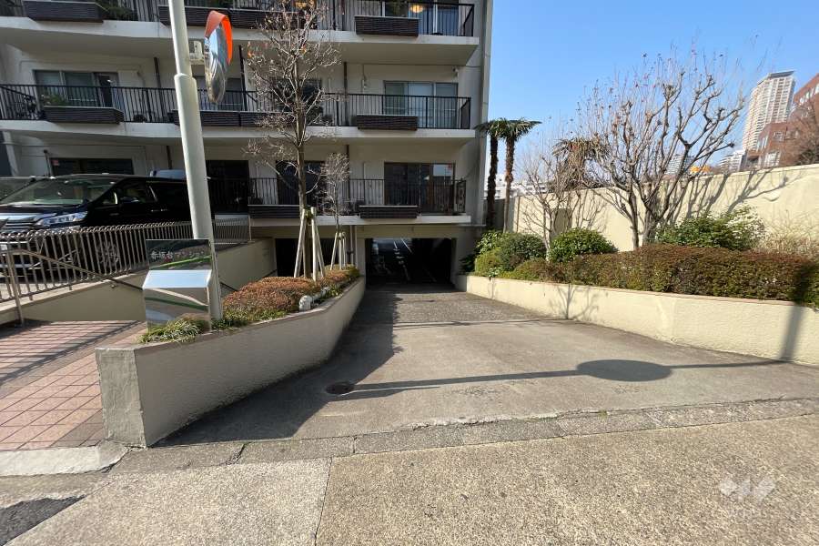 駐車場の出入り口