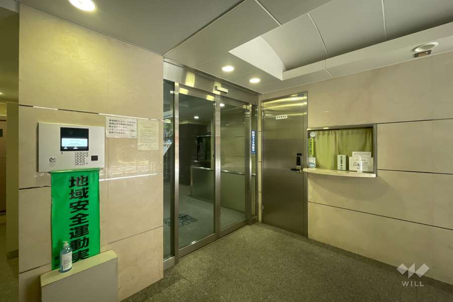 エントランスはオートロック付きです。