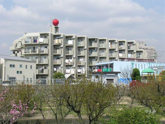 敷地の東側には保育所があります。