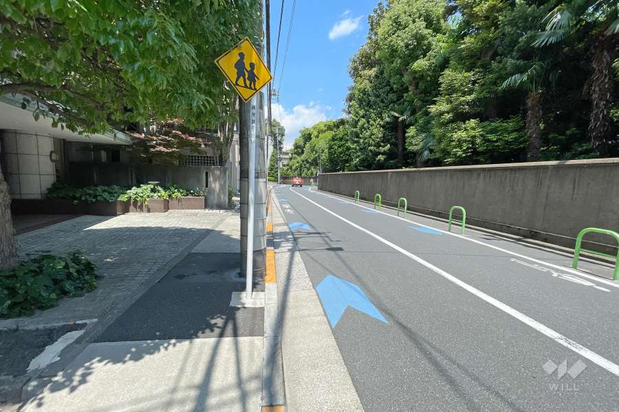 敷地南東側の前面道路