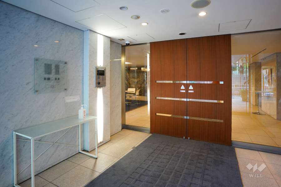 エントランスはオートロック付きです。