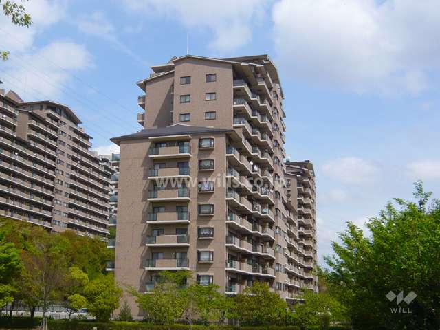 ラ・ビスタ宝塚サウステラス1番館の外観（西から）