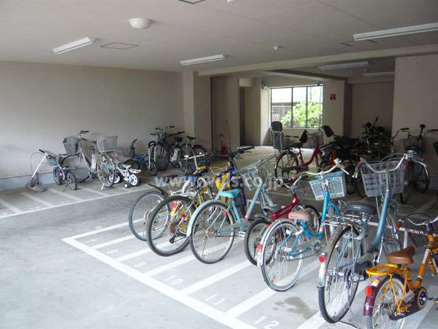 屋内にある駐輪場