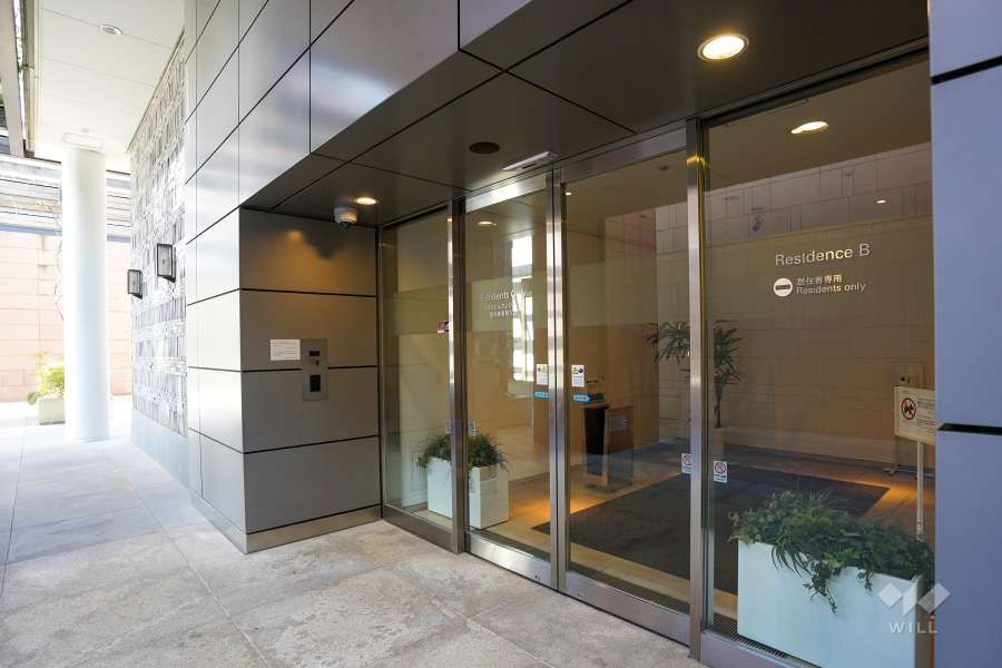 エントランスはオートロック付きです。