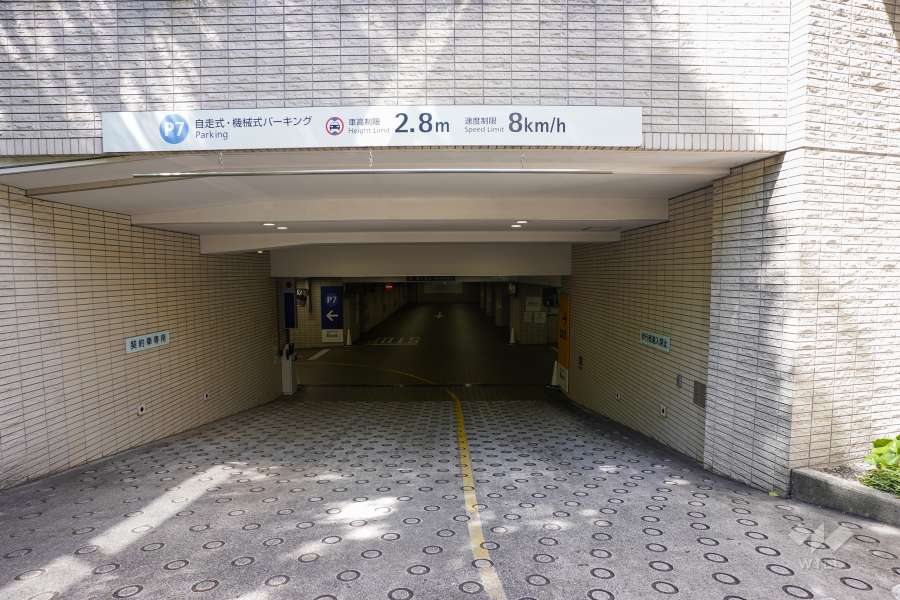 駐車場の出入り口