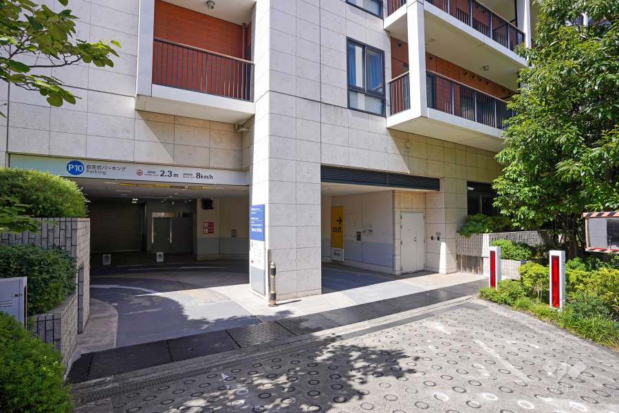 駐車場の出入り口　