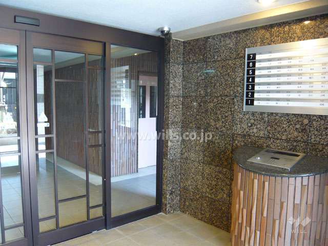 エントランスはオートロック付きです。