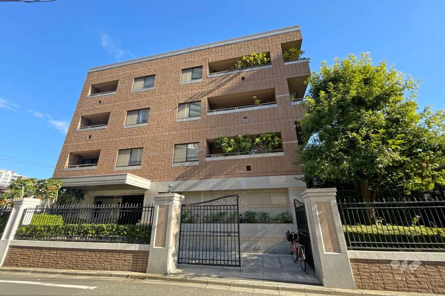 ファミールコート白金ヒルズの外観（南西側から）