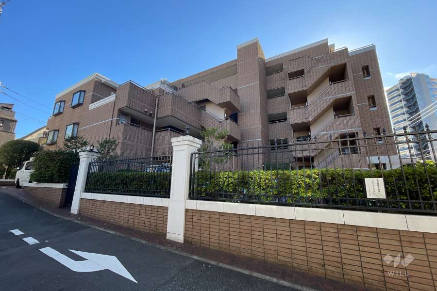 ファミールコート白金ヒルズの外観（北西側から）