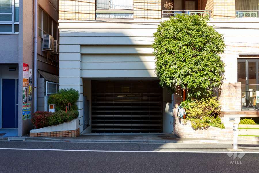 駐車場の出入り口（リングシャッター付き）