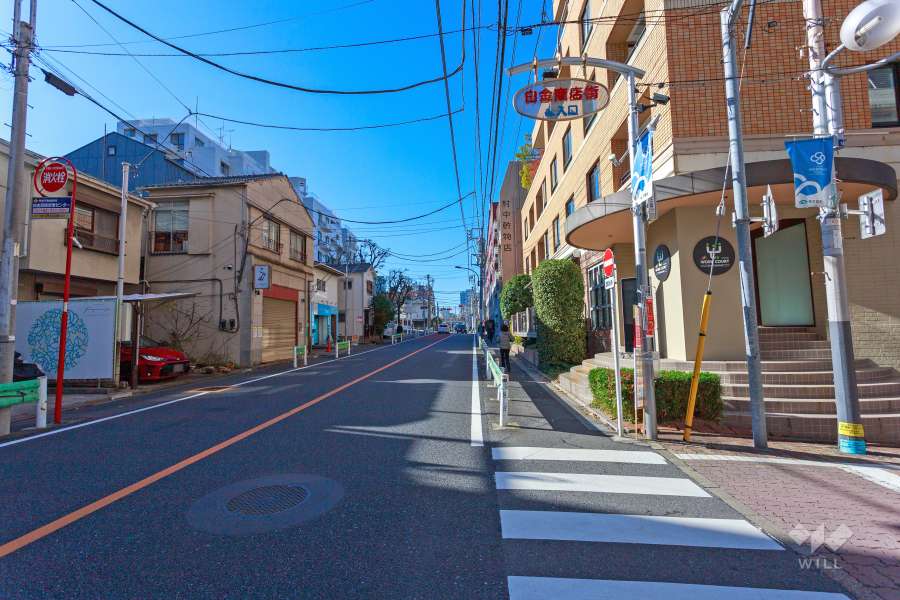 敷地南側の前面道路