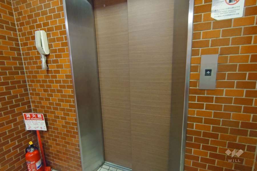 共用のエレベーター