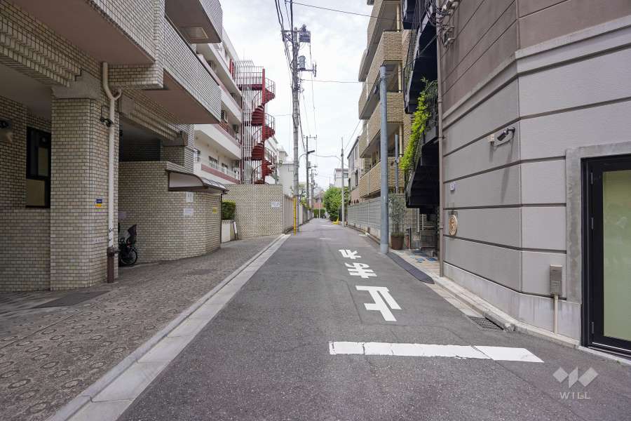 敷地北東側の前面道路　