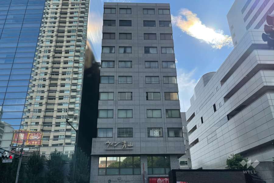 ウィン青山の外観（東側から）