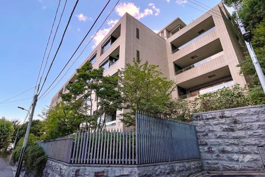 ウェリス麻布狸穴の外観（北東側から）