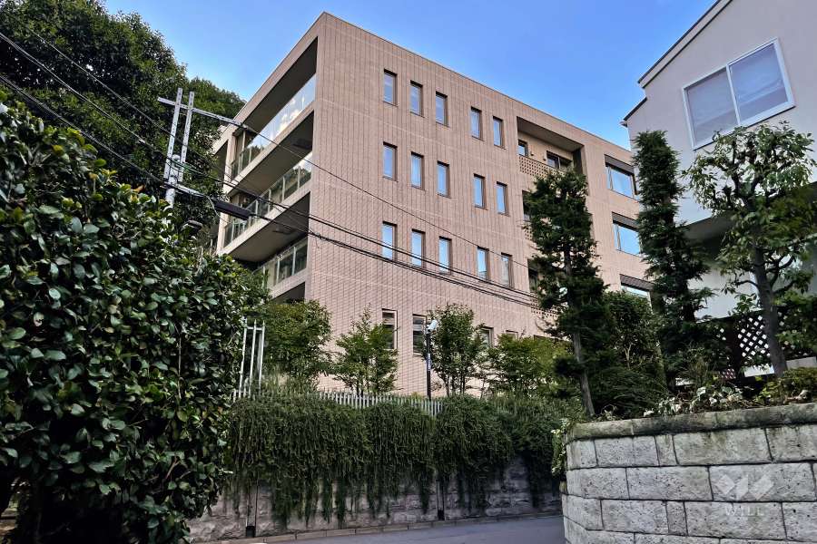 ウェリス麻布狸穴の外観（南東側から）